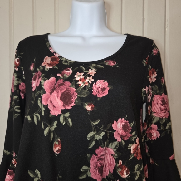 Elegant Floral Women's Blouse - Picture 2 of 4